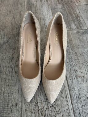 NEW Charles by Charles David Neutral Cream women's Pointed-Toe Heels pumps sz 6